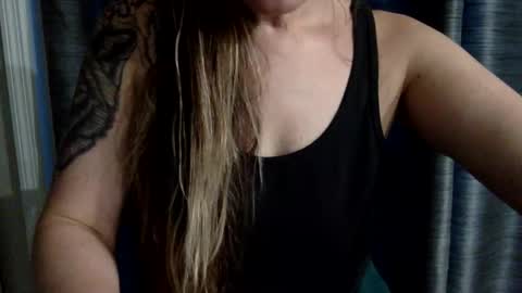 victoriaskyee online show from 04/11/26, 12:37