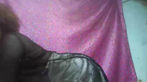 Snapshot of victorine315 chatting on 12/17/25, 06:03 victorine315 online show from 12/17/25, 06:03