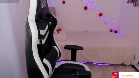 V  I C  T O R I A  online show from 11/22/25, 07:24