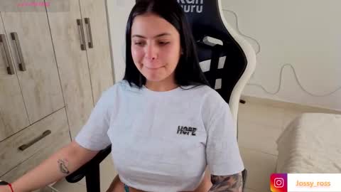 V  I C  T O R I A  online show from 03/25/26, 04:24