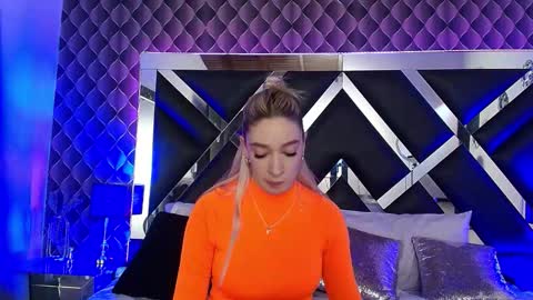 victtoria lee online show from 10/27/25, 07:18