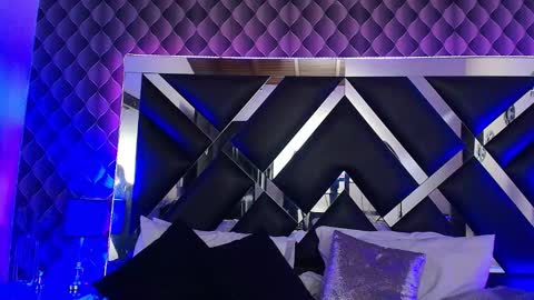 victtoria lee online show from 11/04/25, 08:08