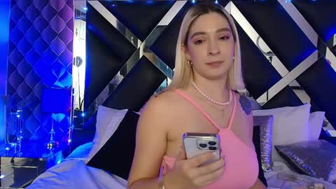 victtoria lee online show from 05/15/26, 11:45