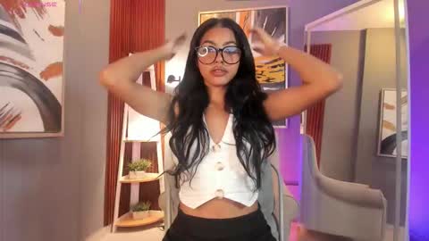 Snapshot of vienah chatting on 10/18/25, 07:47 Karla online show from 10/18/25, 07:47
