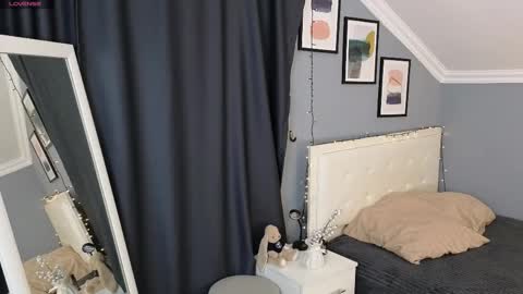 Snapshot of vienna_gones chatting on 03/27/26, 12:16 Eva online show from 03/27/26, 12:16