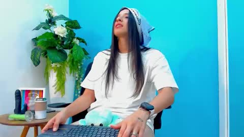 viictoriiasaenz online show from 03/02/26, 07:15