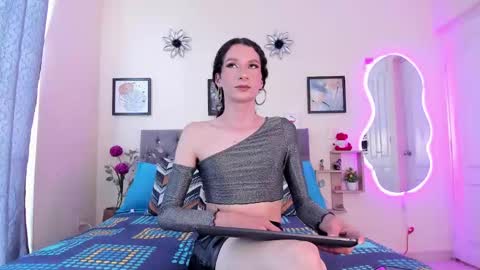 Violet online show from 12/22/25, 06:27