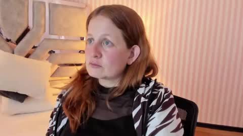 Snapshot of viioletamora chatting on 12/14/24, 01:39 Violeta online show from 12/14/24, 01:39