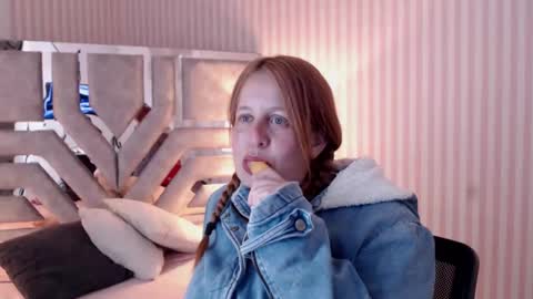 Snapshot of viioletamora chatting on 01/25/25, 02:04 Violeta online show from 01/25/25, 02:04