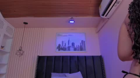 Viiolett online show from 02/20/25, 07:30