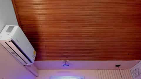 Viiolett online show from 09/24/25, 08:23