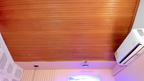 Viiolett online show from 10/04/25, 12:03