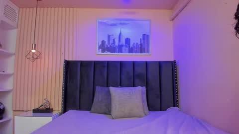 Viiolett online show from 10/18/25, 09:15