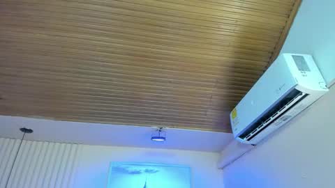 Viiolett online show from 10/19/25, 07:25