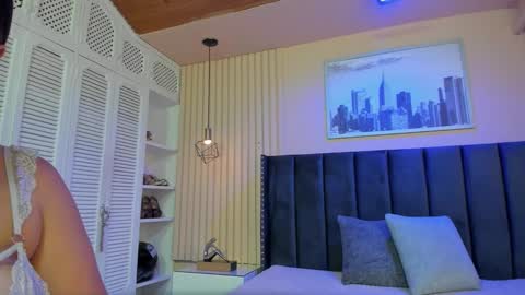 Viiolett online show from 11/28/25, 08:11