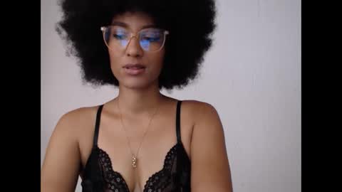 viiolettaaa online show from 05/01/26, 08:35