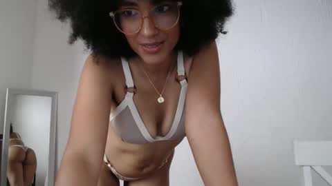 viiolettaaa online show from 05/13/26, 09:11