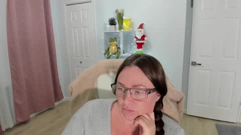 Snapshot of vika7333 chatting on 12/13/24, 10:55 Ukrainian-woman online show from 12/13/24, 10:55