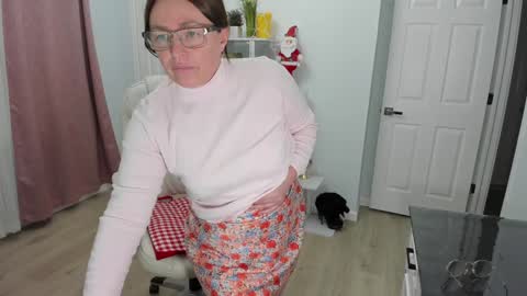 Snapshot of vika7333 chatting on 12/16/24, 09:20 Ukrainian-woman online show from 12/16/24, 09:20