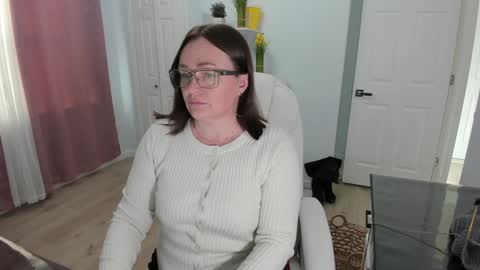 Snapshot of vika7333 chatting on 01/28/25, 08:15 Ukrainian-woman online show from 01/28/25, 08:15