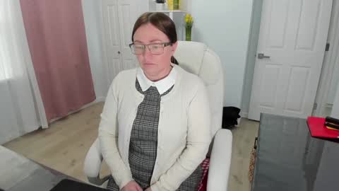 Snapshot of vika7333 chatting on 02/05/25, 04:03 Ukrainian-woman online show from 02/05/25, 04:03