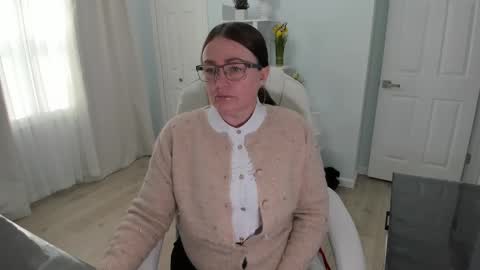 Snapshot of vika7333 chatting on 03/10/25, 05:39 Ukrainian-woman online show from 03/10/25, 05:39