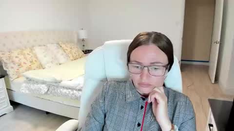 Snapshot of vika7333 chatting on 09/13/25, 03:12 Ukrainian-woman online show from 09/13/25, 03:12