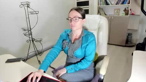 Snapshot of vika7333 chatting on 11/14/25, 04:22 Ukrainian-woman online show from 11/14/25, 04:22