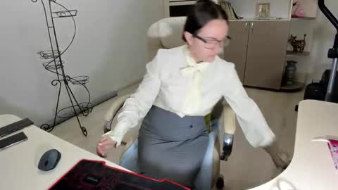 Snapshot of vika7333 chatting on 11/15/25, 04:10 Ukrainian-woman online show from 11/15/25, 04:10