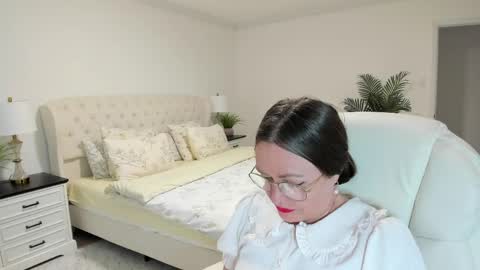 Snapshot of vika7333 chatting on 04/23/26, 12:29 Ukrainian-woman online show from 04/23/26, 12:29