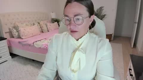Snapshot of vika7333 chatting on 07/11/26, 12:19 Ukrainian-woman online show from 07/11/26, 12:19