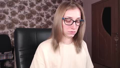 Snapshot of vikaericka chatting on 12/06/24, 02:46 Vika online show from 12/06/24, 02:46