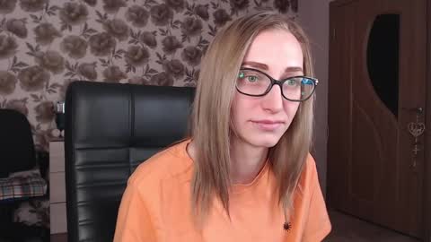 Snapshot of vikaericka chatting on 12/15/24, 04:26 Vika online show from 12/15/24, 04:26