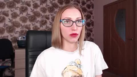 Snapshot of vikaericka chatting on 01/21/25, 12:18 Vika online show from 01/21/25, 12:18