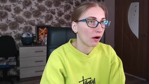 Snapshot of vikaericka chatting on 02/09/25, 08:11 Vika online show from 02/09/25, 08:11