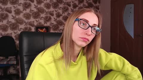 Snapshot of vikaericka chatting on 02/09/25, 11:14 Vika online show from 02/09/25, 11:14