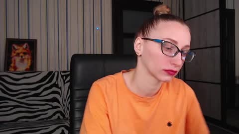 Snapshot of vikaericka chatting on 02/22/25, 06:19 Vika online show from 02/22/25, 06:19