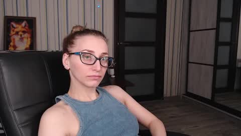 Snapshot of vikaericka chatting on 03/09/25, 11:35 Vika online show from 03/09/25, 11:35
