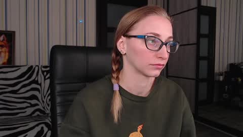 Snapshot of vikaericka chatting on 03/11/25, 09:26 Vika online show from 03/11/25, 09:26