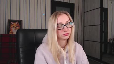 Snapshot of vikaericka chatting on 09/12/25, 05:07 Vika online show from 09/12/25, 05:07