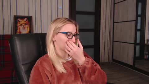 Snapshot of vikaericka chatting on 10/10/25, 09:41 Vika online show from 10/10/25, 09:41