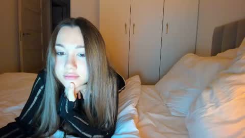 Snapshot of vikawels chatting on 06/15/26, 09:39 Vika online show from 06/15/26, 09:39