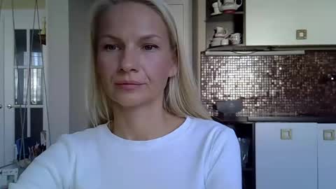 viki_loun5 online show from 10/01/25, 07:25