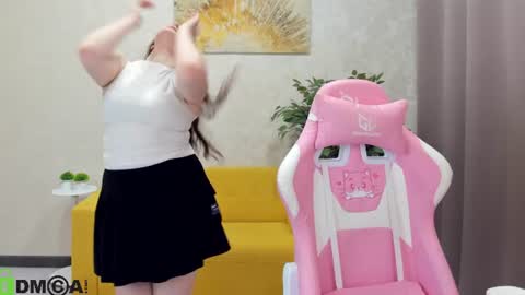 Snapshot of vikijinx chatting on 07/04/26, 12:11 VikiJinx online show from 07/04/26, 12:11