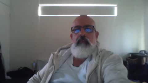 Snapshot of viking666aaa chatting on 11/12/25, 01:17 Viking666 here to play not to pay ladies online show from 11/12/25, 01:17