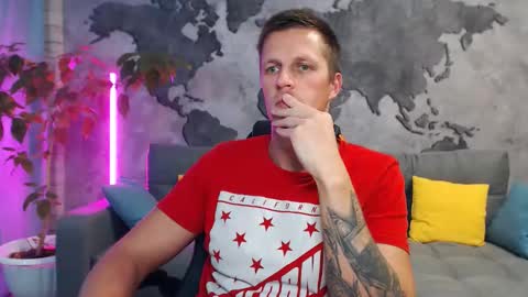 Snapshot of vikingchrisss chatting on 10/21/25, 10:49 vikingchrisss online show from 10/21/25, 10:49