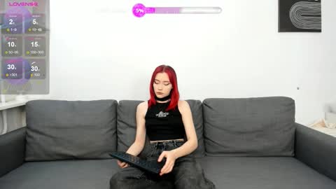 Snapshot of vikis_love chatting on 11/22/25, 10:47 vikis_love online show from 11/22/25, 10:47