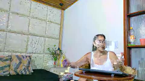 vikiTomson online show from 12/15/25, 01:59