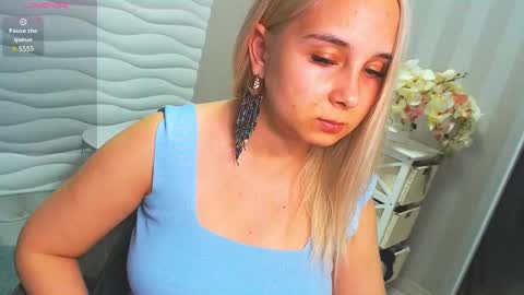 Snapshot of vikiwaitingforyou chatting on 12/18/24, 04:06 Vitoria online show from 12/18/24, 04:06