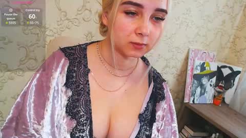 Snapshot of vikiwaitingforyou chatting on 01/05/25, 10:10 Vitoria online show from 01/05/25, 10:10